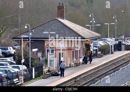 Charlbury railway station, Oxfordshire, England, UK Stock Photo - Alamy