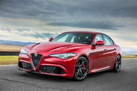 Alfa Romeo Giulia Wallpaper - Alfa Romeo Giulia Red 2018 - 2048x1365 ...