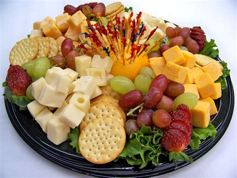 party cheese platter | Gerechten feestjes, Hapjes, Eten en drinken