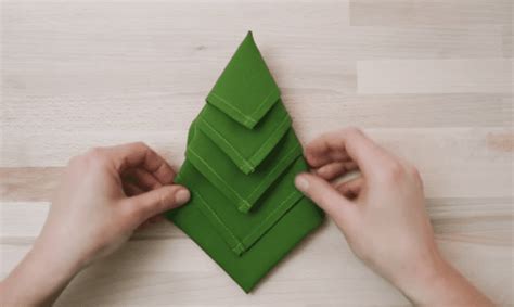 How to Fold a Christmas Tree Napkin - Easy Step By Step Christmas ...