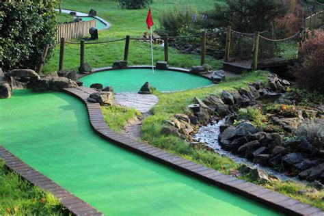 Best Places for Outdoor and Indoor Mini Golf in Calgary - SavvyMom