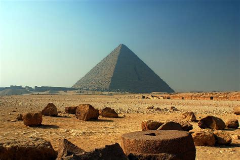 Pyramid-of-Menkaure