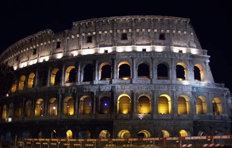 File:Rome Colosseum at night.jpg - Wikipedia, the free encyclopedia