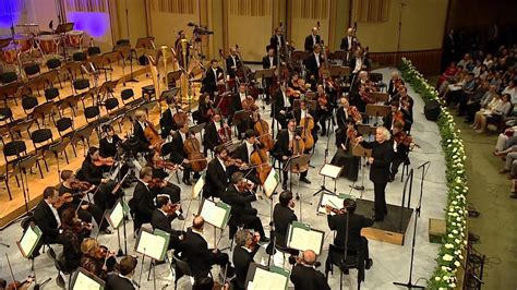 BERLINER PHILHARMONIKER - Frank Bridge Variations, B. Britten - YouTube