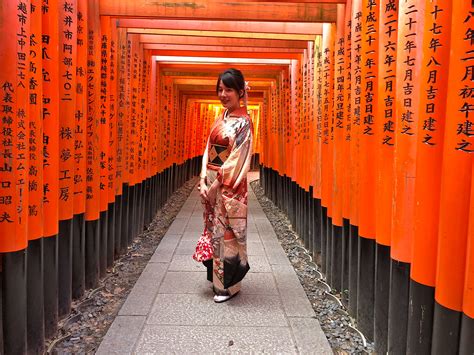 The haunting beauty of speakeasy's, temples and Geisha culture - Kyoto ...