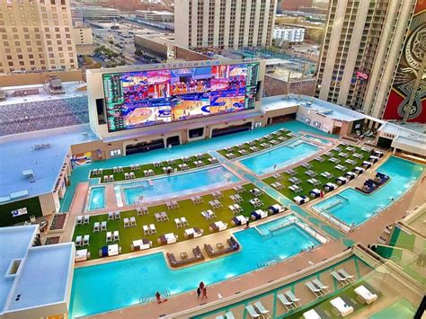 This Las Vegas Casino Resort Has Opened America's Biggest Pool Ampitheater