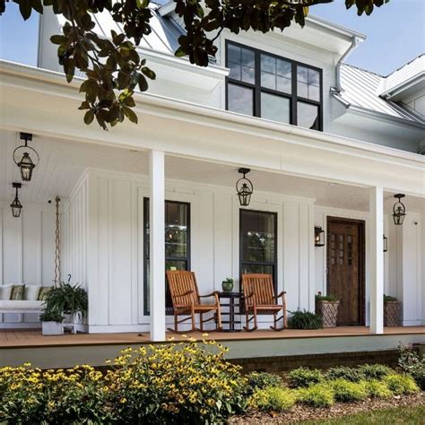 30 Beautiful Farmhouse Exterior Paint Colors Ideas - HOMYHOMEE