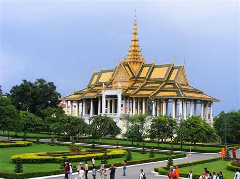 File:Royal Palace complex, Phnom Penh.jpg - Wikipedia, the free ...