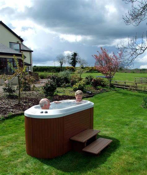 Hot Tub Reviews and Information For You: Outdoor Hot Tub