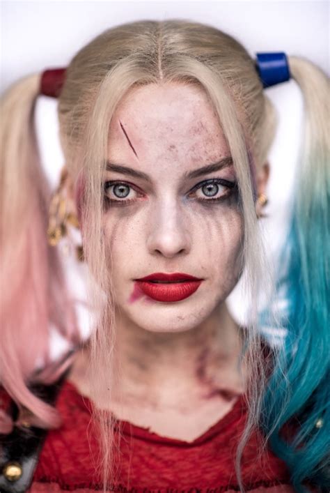 New portrait of Margot Robbie as Harley Quinn from 'Suicide Squad ...