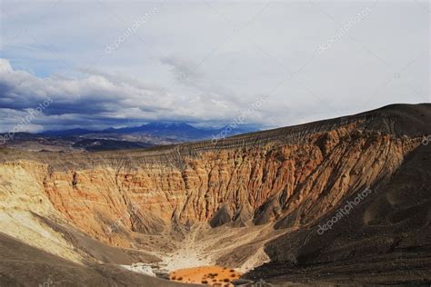 Ubehebe Crater — Stock Photo © dndavis #9185288