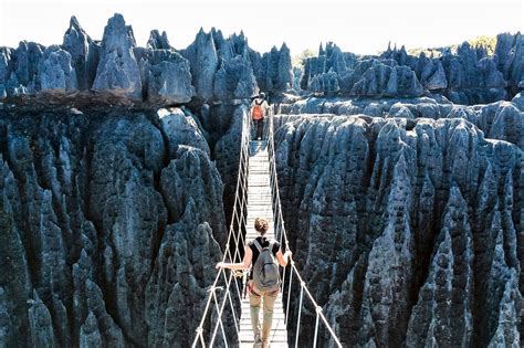 How to walk through stone forest in Kunming