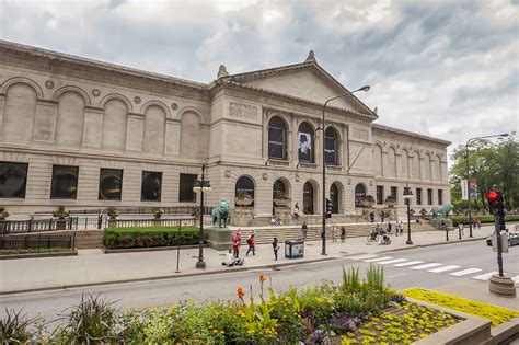 The Art Institute of Chicago - A Visual Tour Around the World – Go Guides