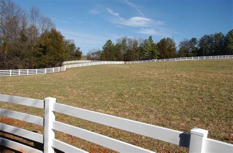 white-vinyl-horse-fence