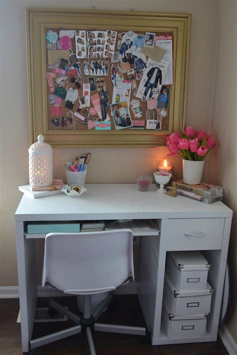 All Things Pink and Pretty: Desk Etiquette