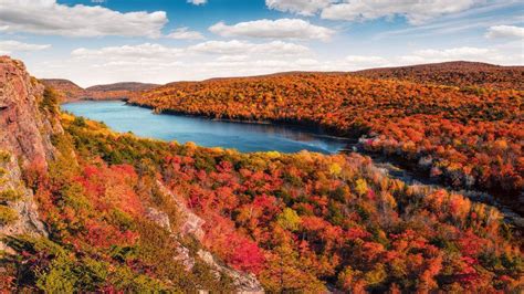 Lake of the Clouds, Porcupine Mountains in Fall Color, Upper Michigan ...