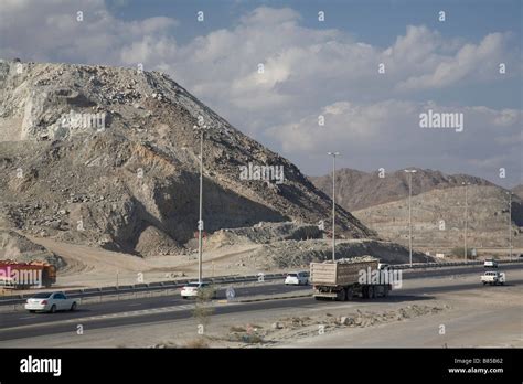 Fujairah mountains highway traffic uae Stock Photo - Alamy