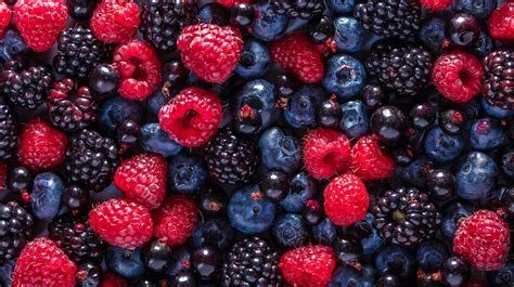 Blackberries Vs. Black Raspberries: What's The Difference?