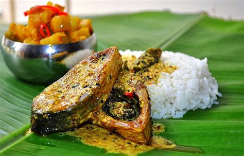 Shorshe Ilish (Mustard Hilsa): A Bengali Fish Curry Food ...