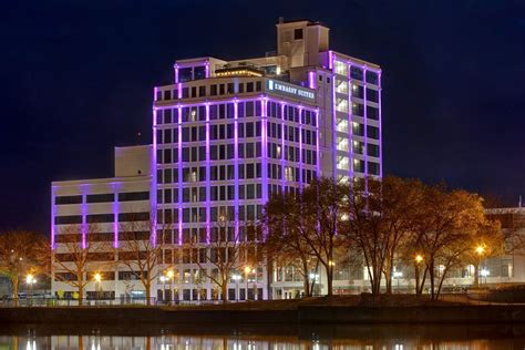 Embassy Suites Rockford - Embassy Suites Rockford Opens Rooftop Lounge ...