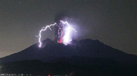 Sakurajima island volcano erupts in Kagoshima; volcanic lightning ...