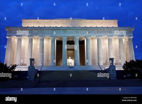 Lincoln Memorial at Night Stock Photo - Alamy