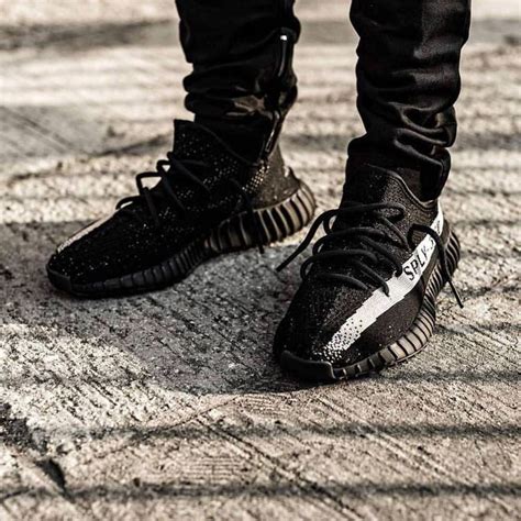 Yeezy Boost 350 V2 'Oreo' - adidas - BY1604 | GOAT