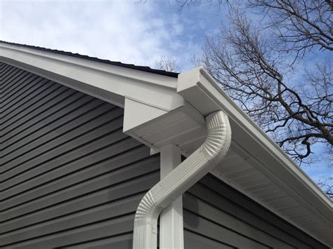 Seamless Gutters Cost 2020: Pros & Cons, Options, ROI