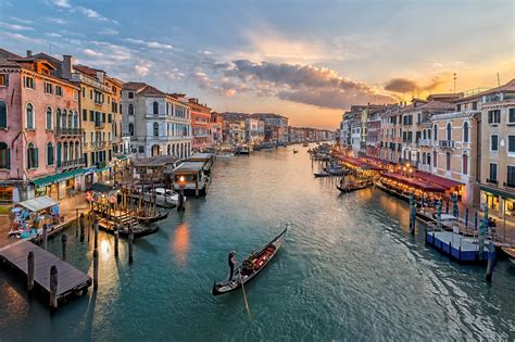 What to Know About Gondola Rides in Venice, Italy