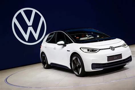 Volkswagen to sell only electric cars in Europe by mid 2033-35 - TechStory