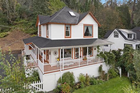 Famed 'Goonies' house for sale in coastal Astoria, Oregon | AP News