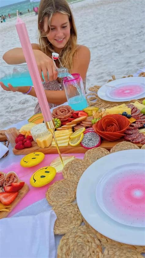 Preppy Summer picnic! Sweet sixteen beach picnic! Aesthetic picnic ...