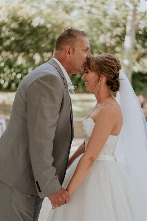 Sensory overload: Stephanie and Robert's romantic garden wedding | Easy ...