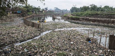 Pembersihan Citarum sudah habis-habisan, tapi mengapa sungainya masih ...