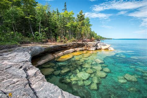 Pristine waters in a rocky Lake Superior Cove | Michigan vacations ...