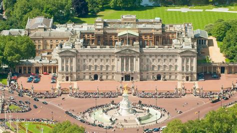 Queen 'may have to move out of Buckingham Palace' during major £150m ...