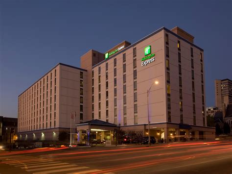 Downtown Nashville, TN Hotel - Holiday Inn Express & Suites