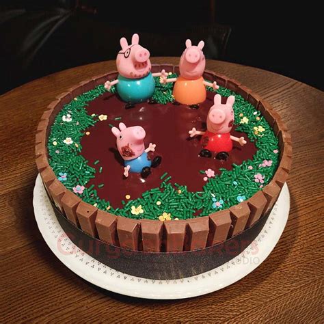 Peppa Pig cakes for Toddlers | Fondant dummies included | Gurgaon Bakers