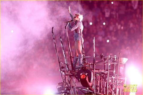 Lady Gaga: Super Bowl Halftime Show 2017 Video - Watch Now!: Photo ...