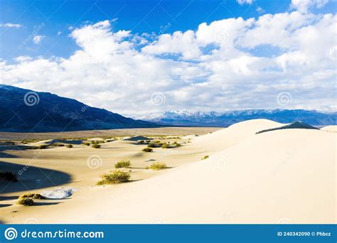 Stovepipe Wells Sand Dunes, Death Valley National Park, Californ Stock ...