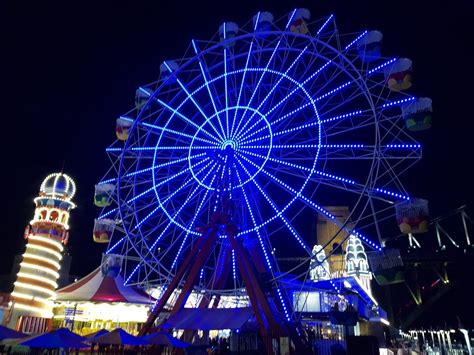 Sydney - City and Suburbs: Milsons Point, Luna Park, ferris wheel