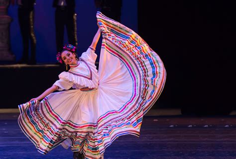 Amalia Hernández y la historia del Ballet Folklórico de México - Alto Nivel