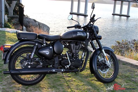 Review of Enfield Classic 500 Stealth Black 2018: pictures, live photos ...