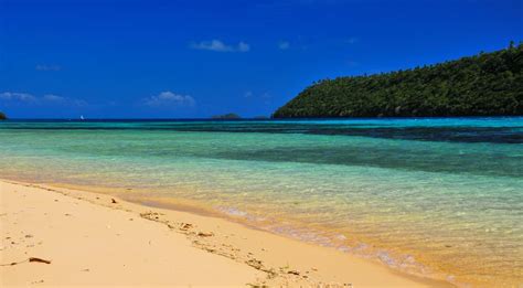 Beach weather in Mala Island, Tonga in April