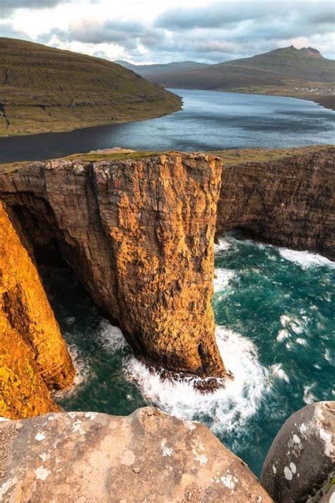 The incredible “Flying Lake” in the Faroe Islands | Lake, Nightlife ...