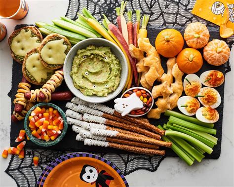 Spooky Halloween Snack Platter - online puzzle