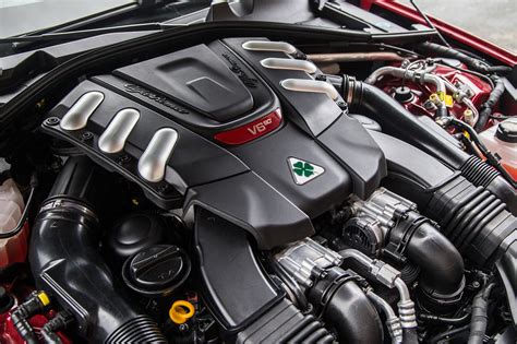 2017-Alfa-Romeo-Giulia-Quadrifoglio-engine-1 - MotorO2