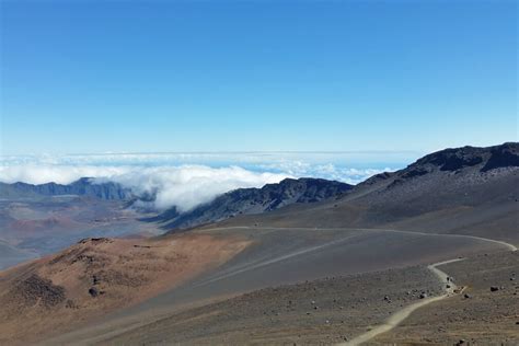 THE Haleakala volcano crater hike in Maui: Sliding Sands Trail for ...