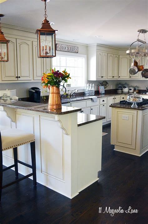 White Country Kitchen Cabinets