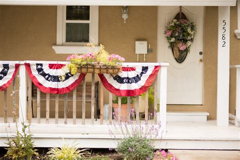 Domestic Fashionista: Flag Bunting Porch